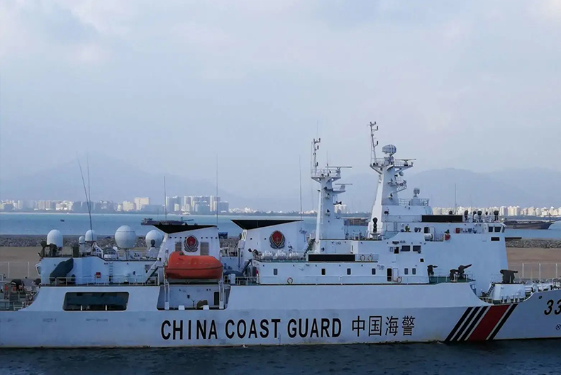 海警船